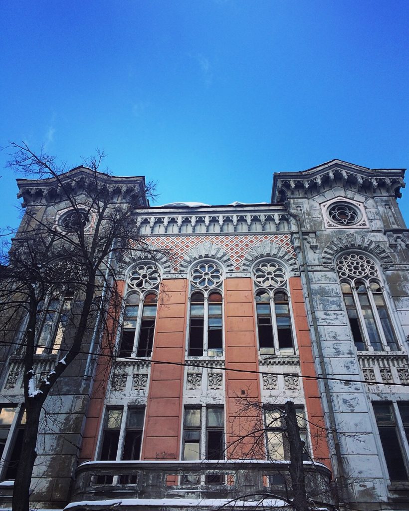Hidden Backyards in Kyiv: beautiful ruination